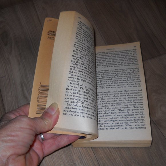 VINTAGE ANNE MCCAFFREY BOOKS - Picture 5 of 7